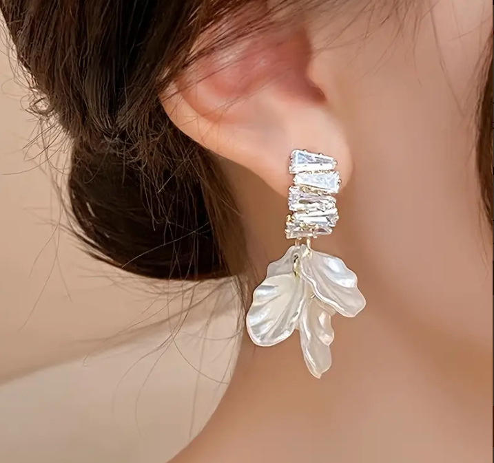 Sparkling Flower Design Earrings