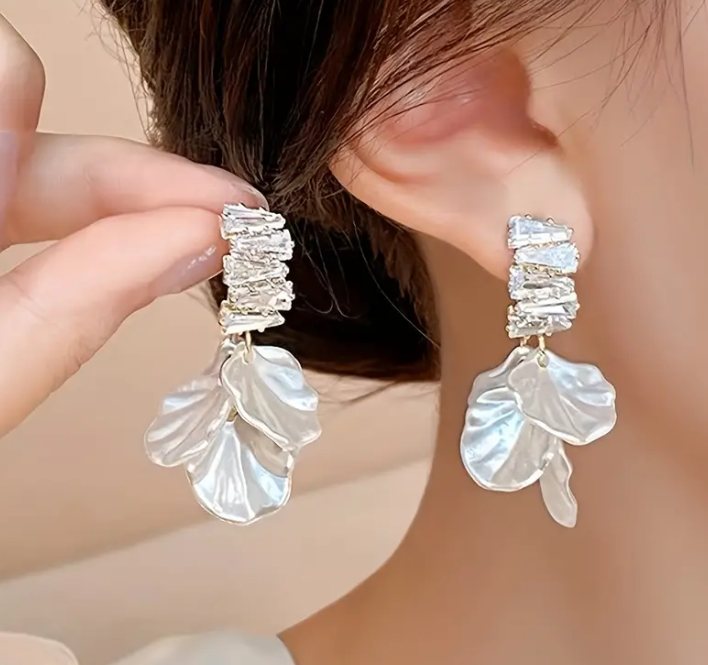 Sparkling Flower Design Earrings