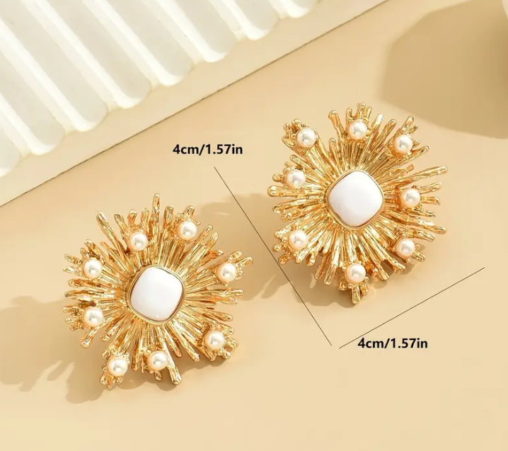 Sparkling Flower Design Stud Earrings